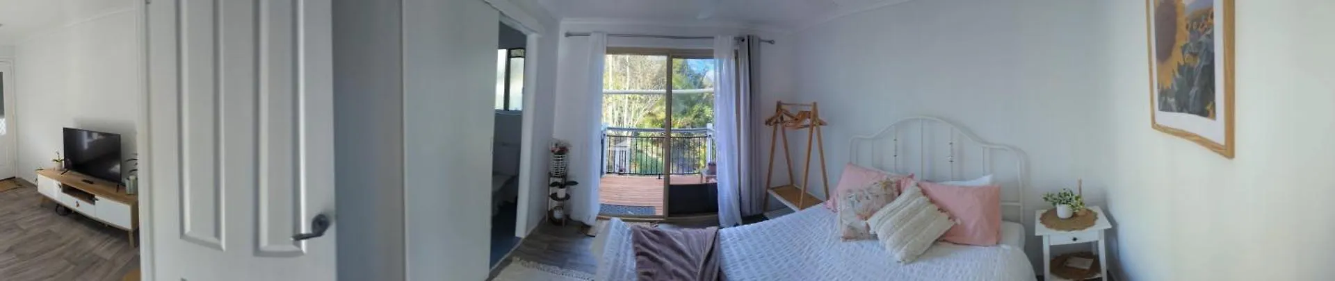 Amamoor - Living Waters Hotel 0*,