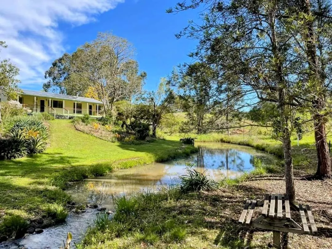 Guest house Amamoor - Living Waters Hotel Australia